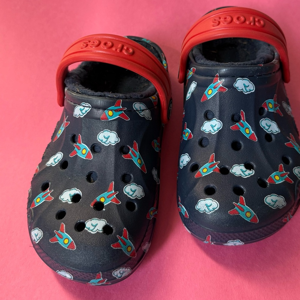 CROCS Kids Rocket Print Slippers - Black and Red